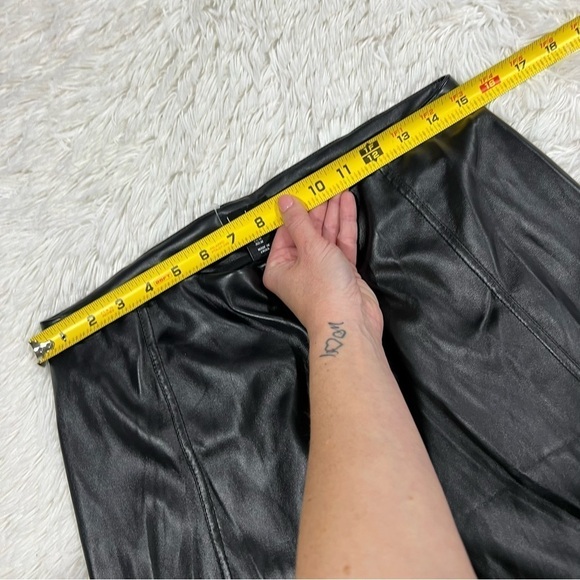 Nicole Miller NEW YORK Vegan Leather Black Pull On Leggings Pants Medium - Picture 5 of 12
